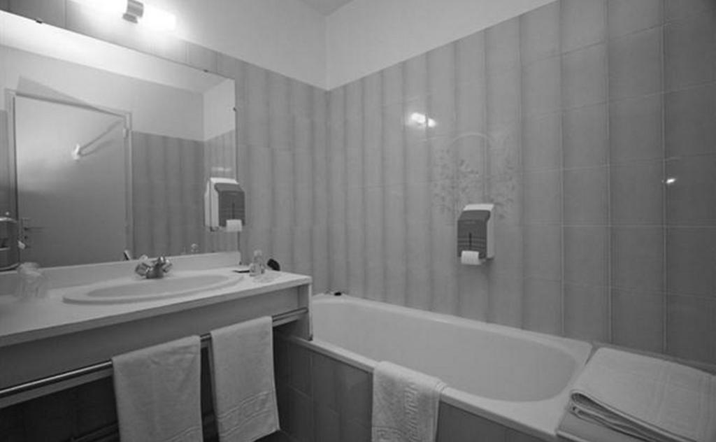 Hotel-Restaurant De L'Abbaye Plancoet ห้อง รูปภาพ