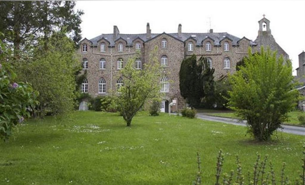 Hotel-Restaurant De L'Abbaye Plancoet ภายนอก รูปภาพ
