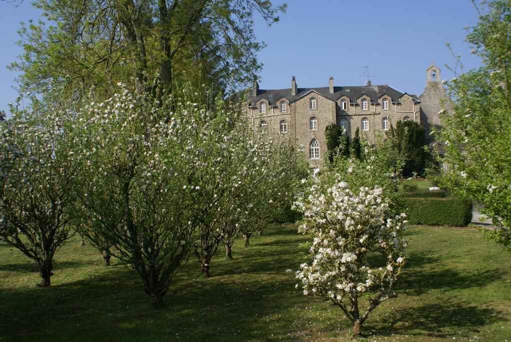 Hotel-Restaurant De L'Abbaye Plancoet ภายนอก รูปภาพ